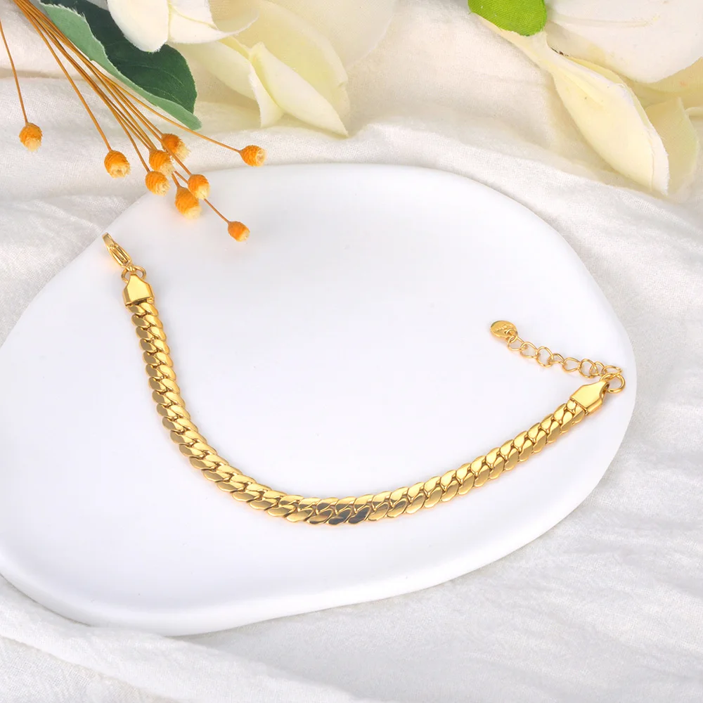 JeeMango vergoldetes kubanisches Kettenarmband aus Edelstahl für Damen, Statement-Chic, modischer, wasserdichter Schmuck B23062 – Detail 3