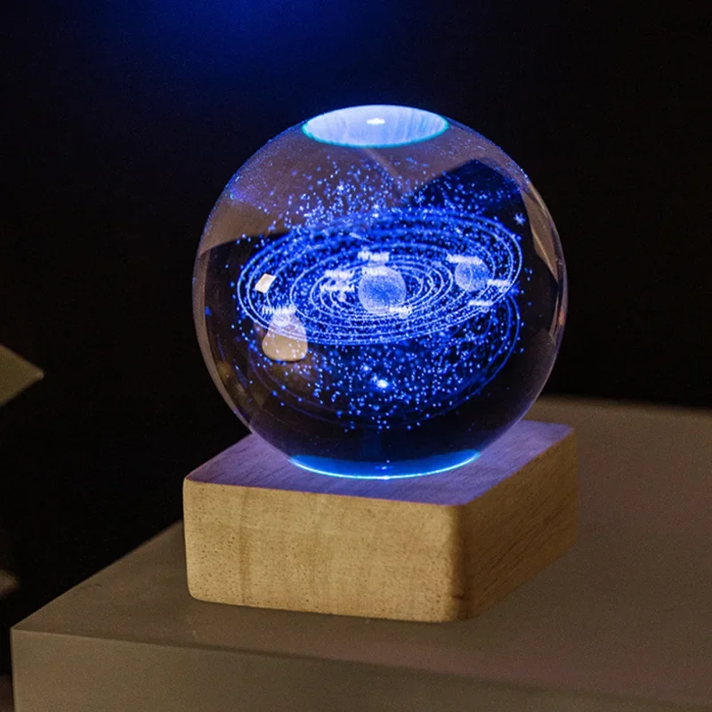 HOTUT Sfera di cristallo con sistea solare 3D con base in legno, luce