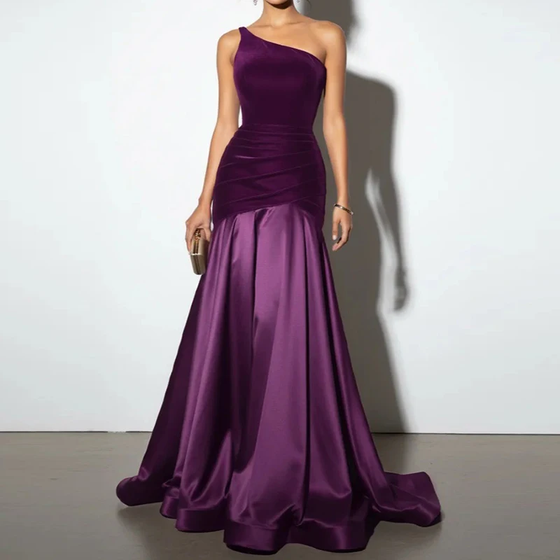 فستان بنفسجي طويل بتصميم كتف واحد وانسدال لامع