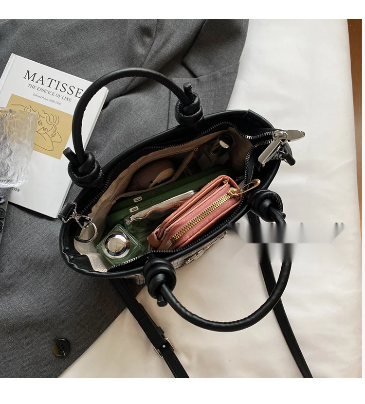Noua geantă crossbody 2024, la modă, cu decorațiuni fluturi, pentru ieșiri la serviciu, cu un singur umăr, mică, pătrată_voghion.com