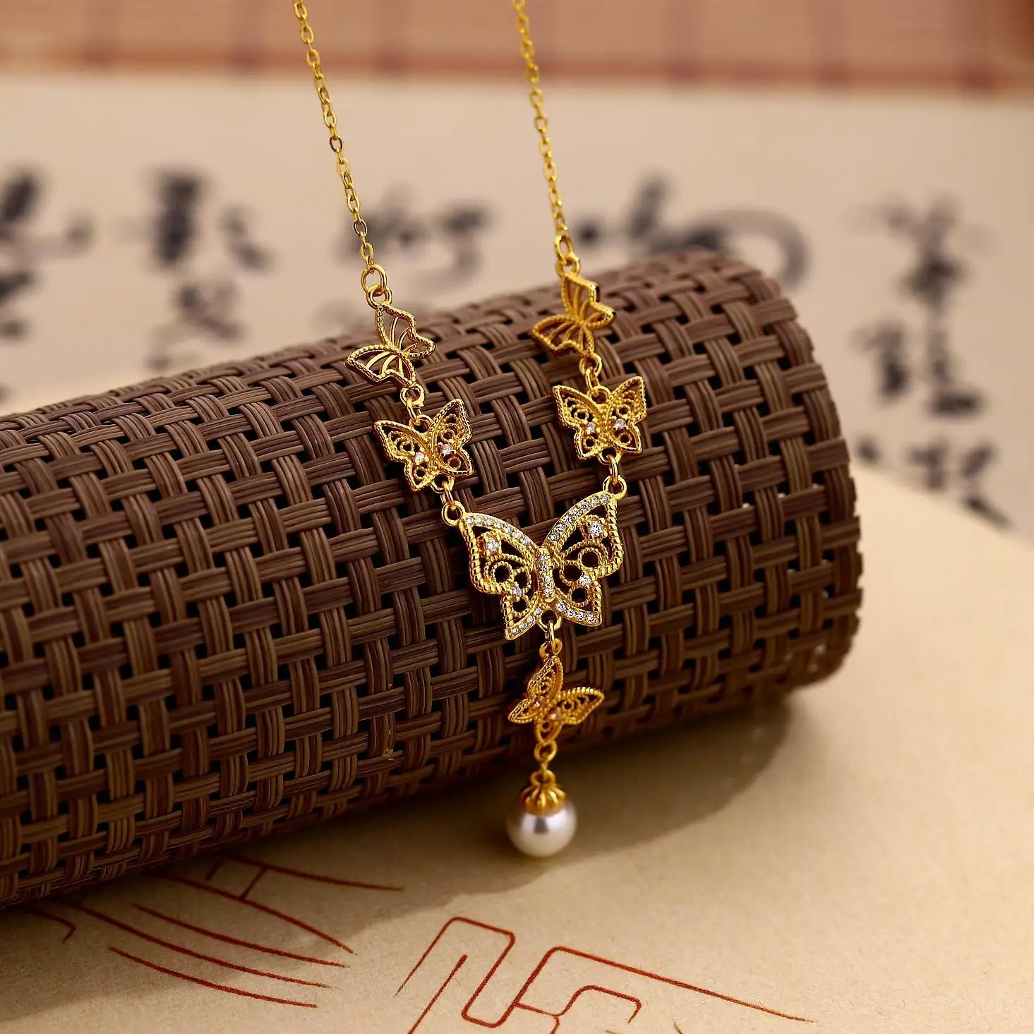 999 24K real gold three-dimensional butterfly Pearl necklace Women's fashion butterfly micro diamond fringe clavicle chain