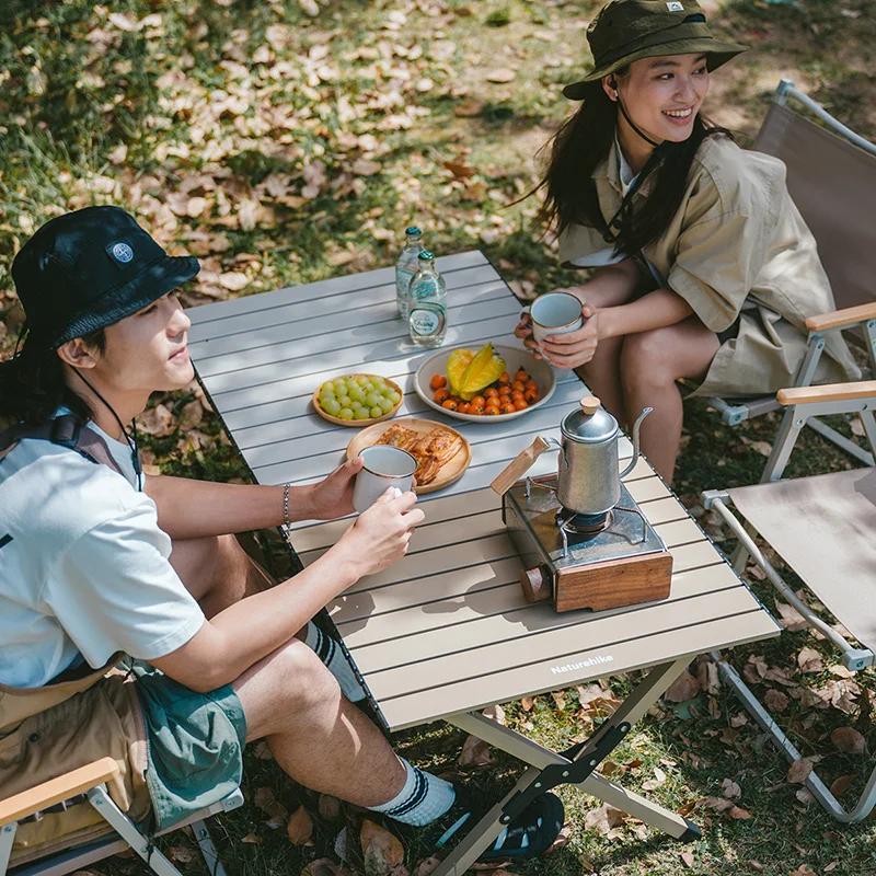 【送料無料】Outdoors Roll Table Teak Finish Portable Outdoor Roll-Up Table | 26