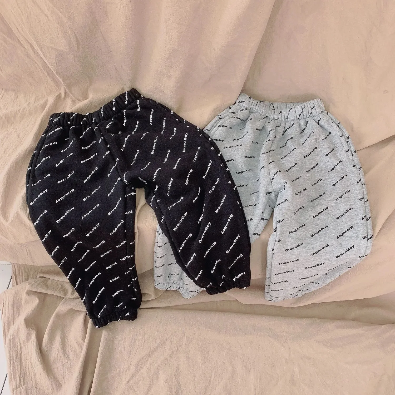 

2024 Winter New boys' Plush Pants, Casual children's Warm Pants Printed with Letters High-Quality Children's Clothing