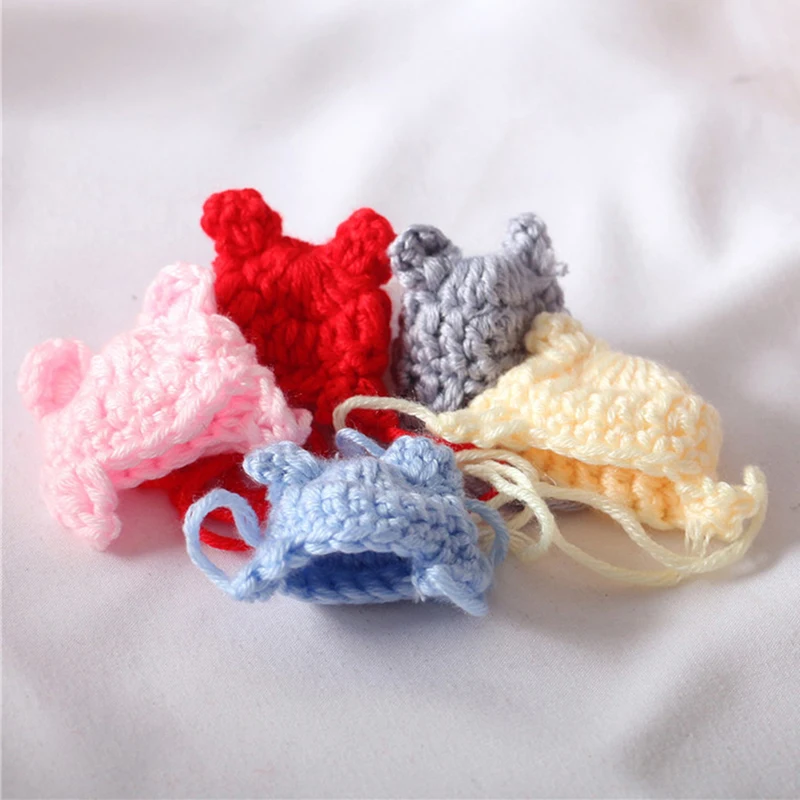 

1/12 Dollhouse Miniature Fashion Cute Knitted Beanie Hat Cap Micro Scene Accessaries Doll Decoration 1pc