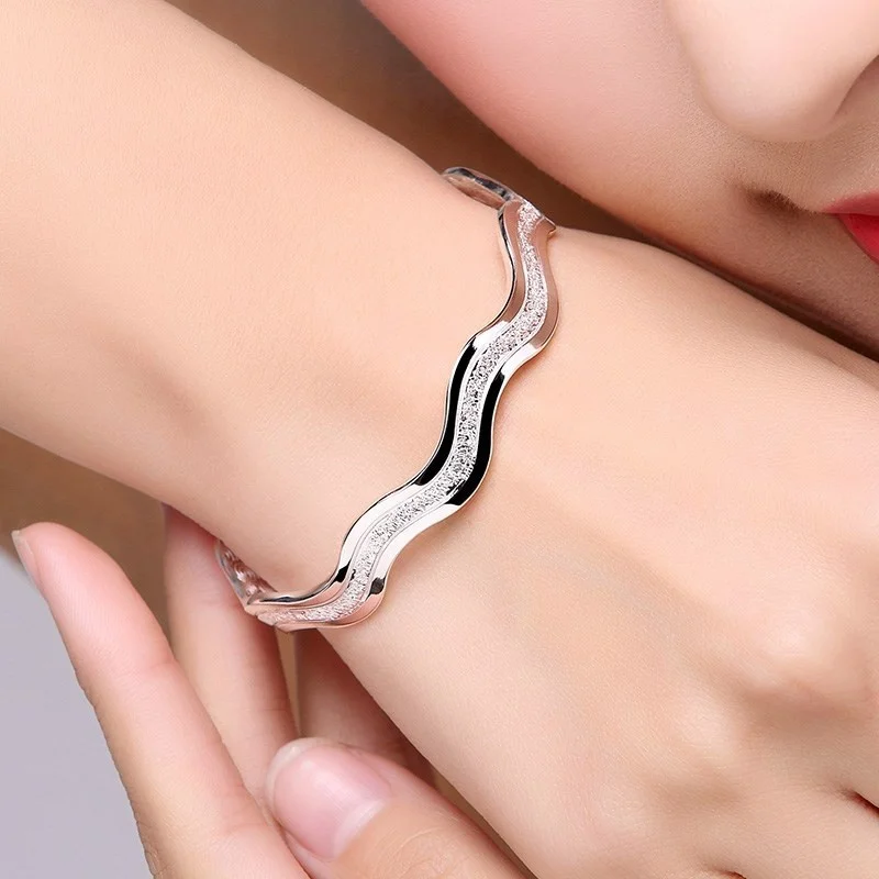 Bangle Bracelet Luxury Wavy Open Bangle Bracelet for Women Frosted Women Bracelet Double Line Ring Love Interwoven Water Ripple Jewelry