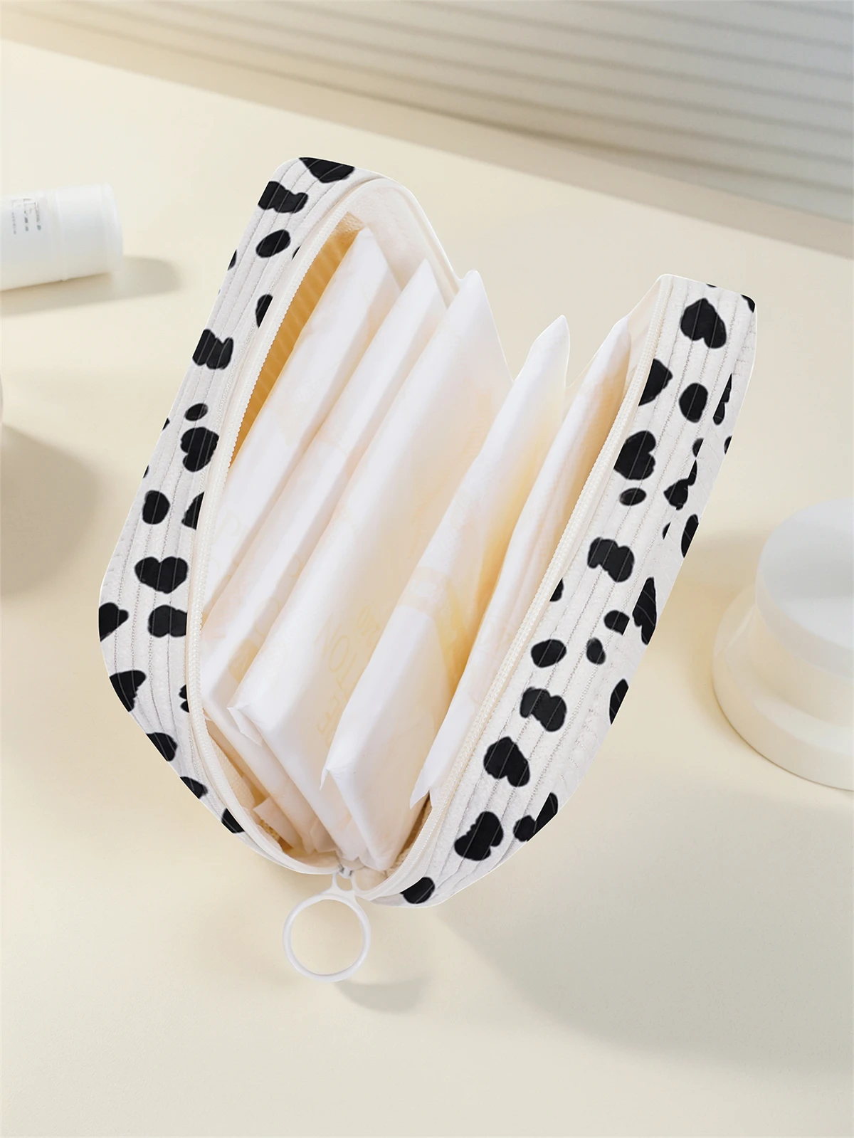 Cartoon printed sanitary napkin storage bag, women's lightweight tissue bag, sanitary tissue bag