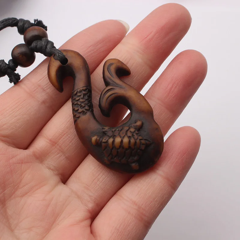 12pcs/lot Hawaii Surfer Carving Fishtail Hook Pendant Necklace Ethnic Tribal Faux Yak Bone Resin Charms Necklaces Jewelry Choker