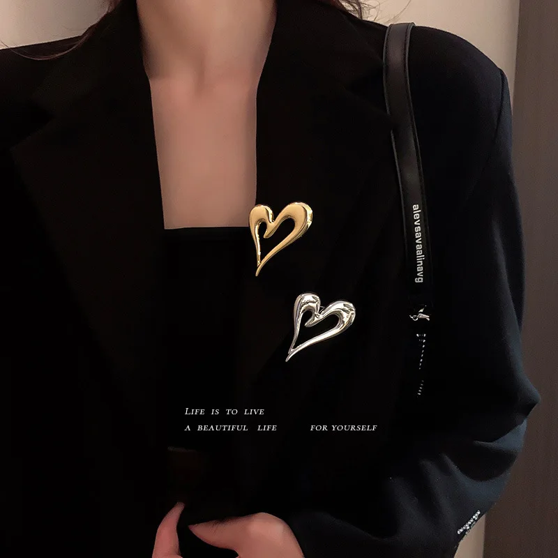 Love Metal Brooch Niche Design Clothing Simple and Versatile Accessories Suits Dress |