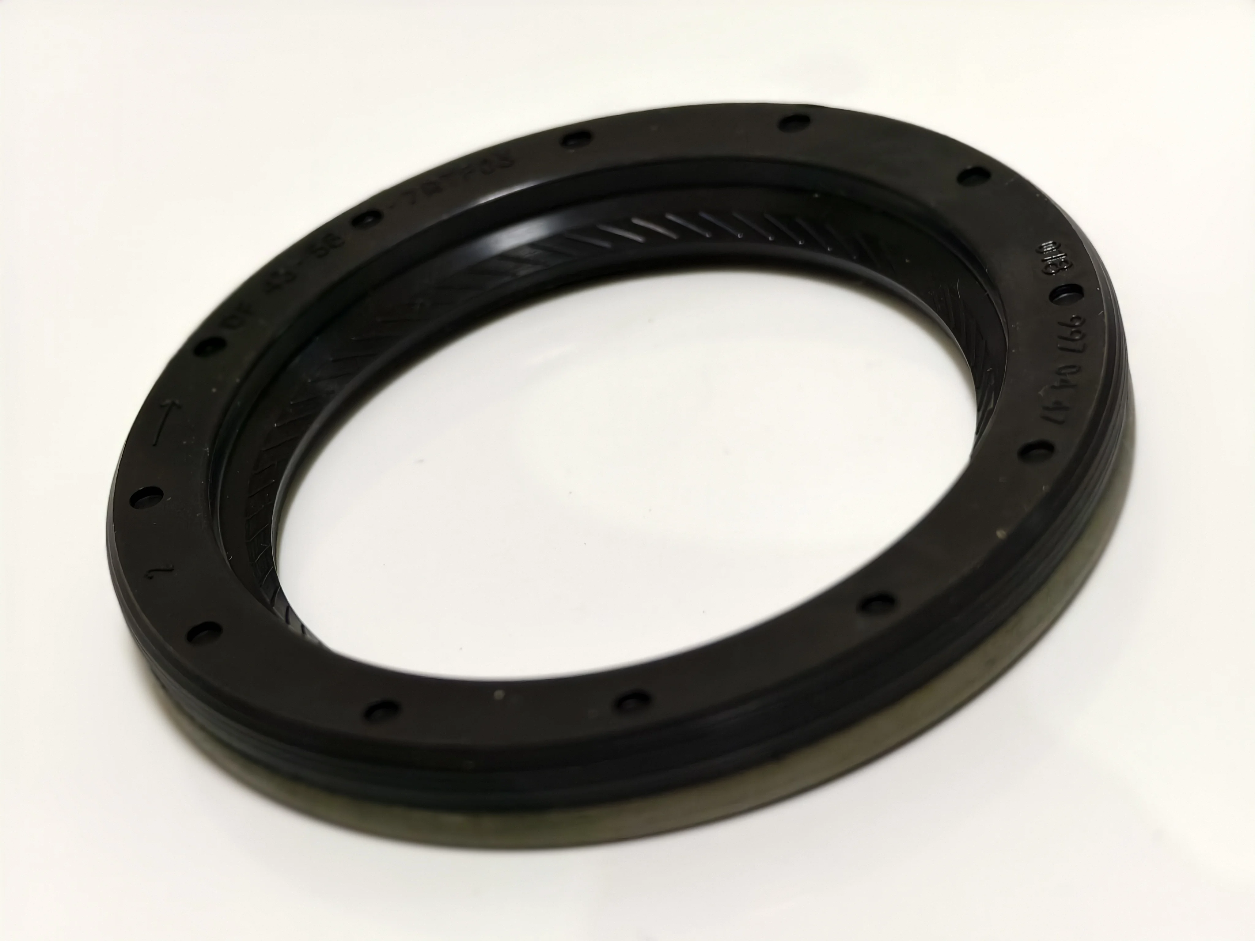 W202 W203 W204 oil pump Seal For Mercedes Benz Car Auto Parts C204 C208 C09 189970447 109974747 109974947 109975047 43*58*7