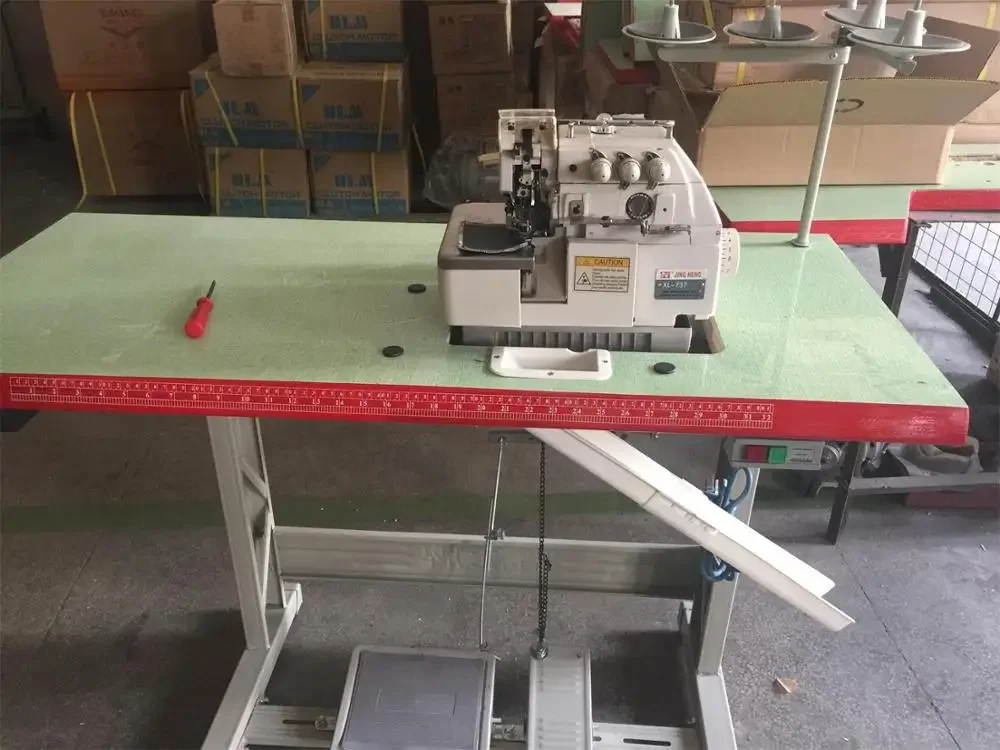 JN-747 High Speed 4 Thread Flat Bed Overlock Industrial Sewing Machine