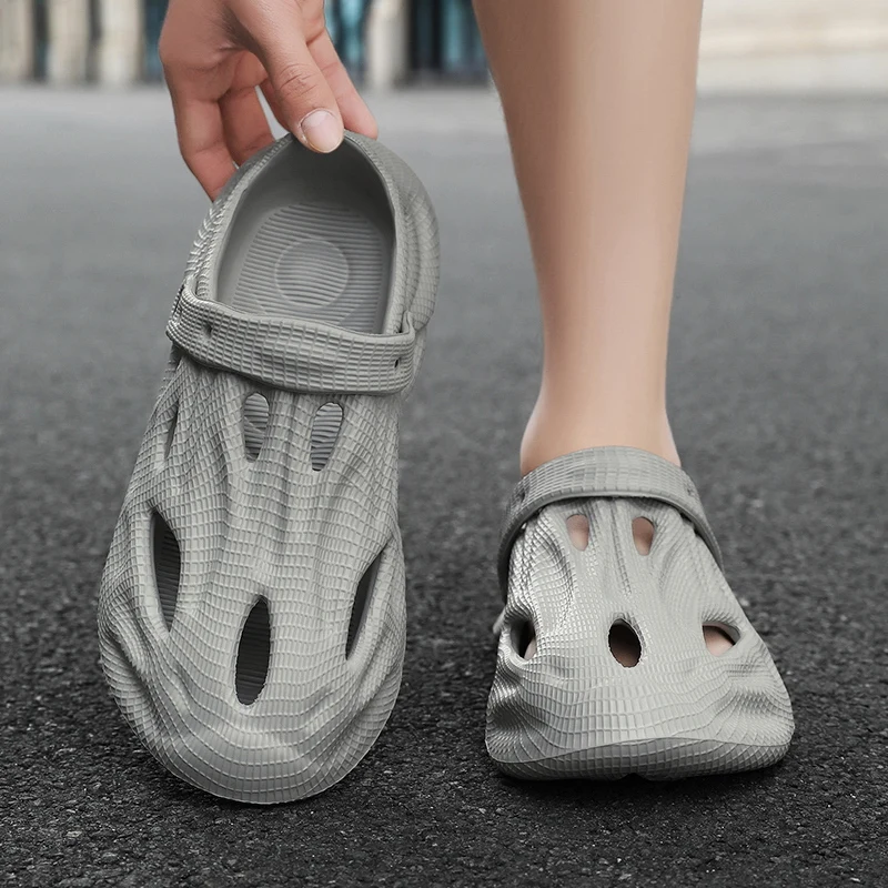 Novelty Hot Sale Garden Shoes for Women Mens Sandals EVA Lightweight Beach Clogs Summer Beach Zapatos Hombre for Men and Women