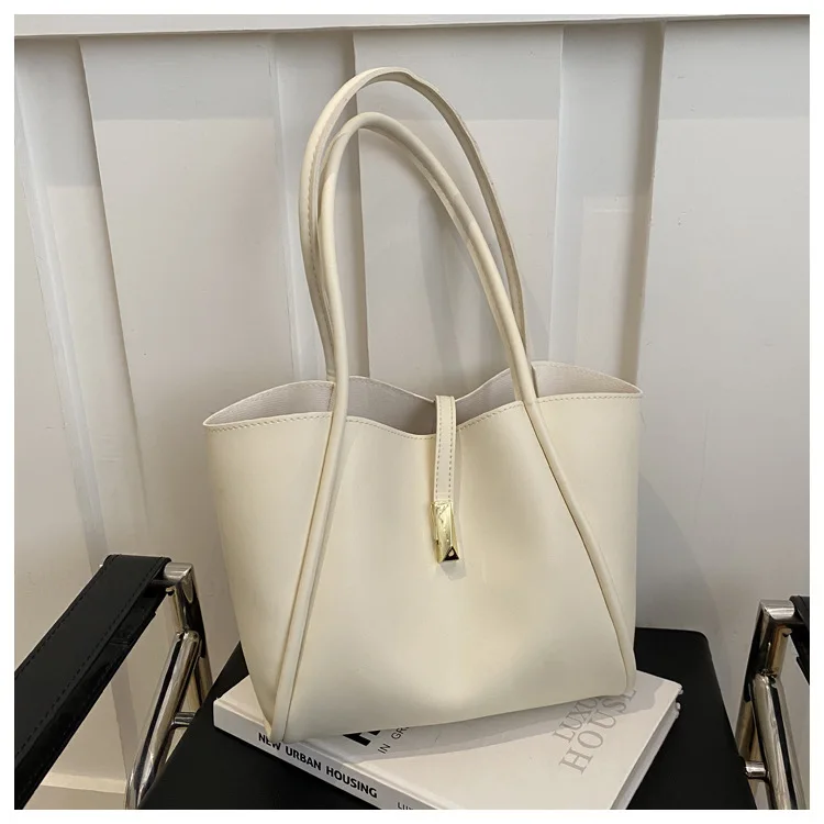 تصميمات ربيع 2025 الجديدة، تتميز بالأناقة والبساطة...