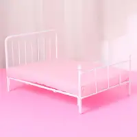 Maison de poupée créative échelle 1:12, scène de chambre à coucher avec matelas, meubles de lit de poupée, lit simple, maison de jeu, Mini lit modèle cadeau pour filles 2