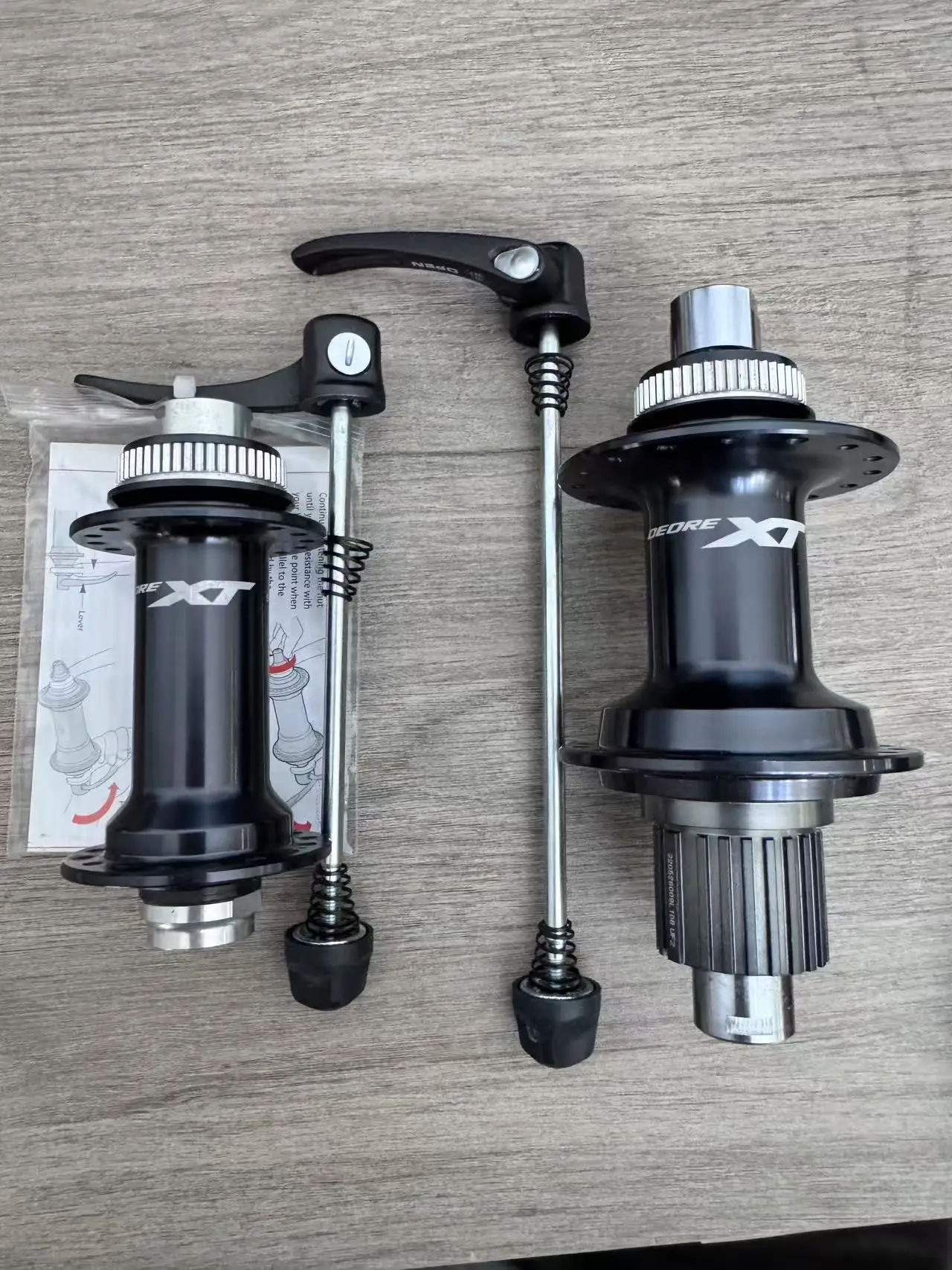 shimano FH-M8000 DEORE XT リアハブ 135mm 9mmクイック 32H FH-M8000