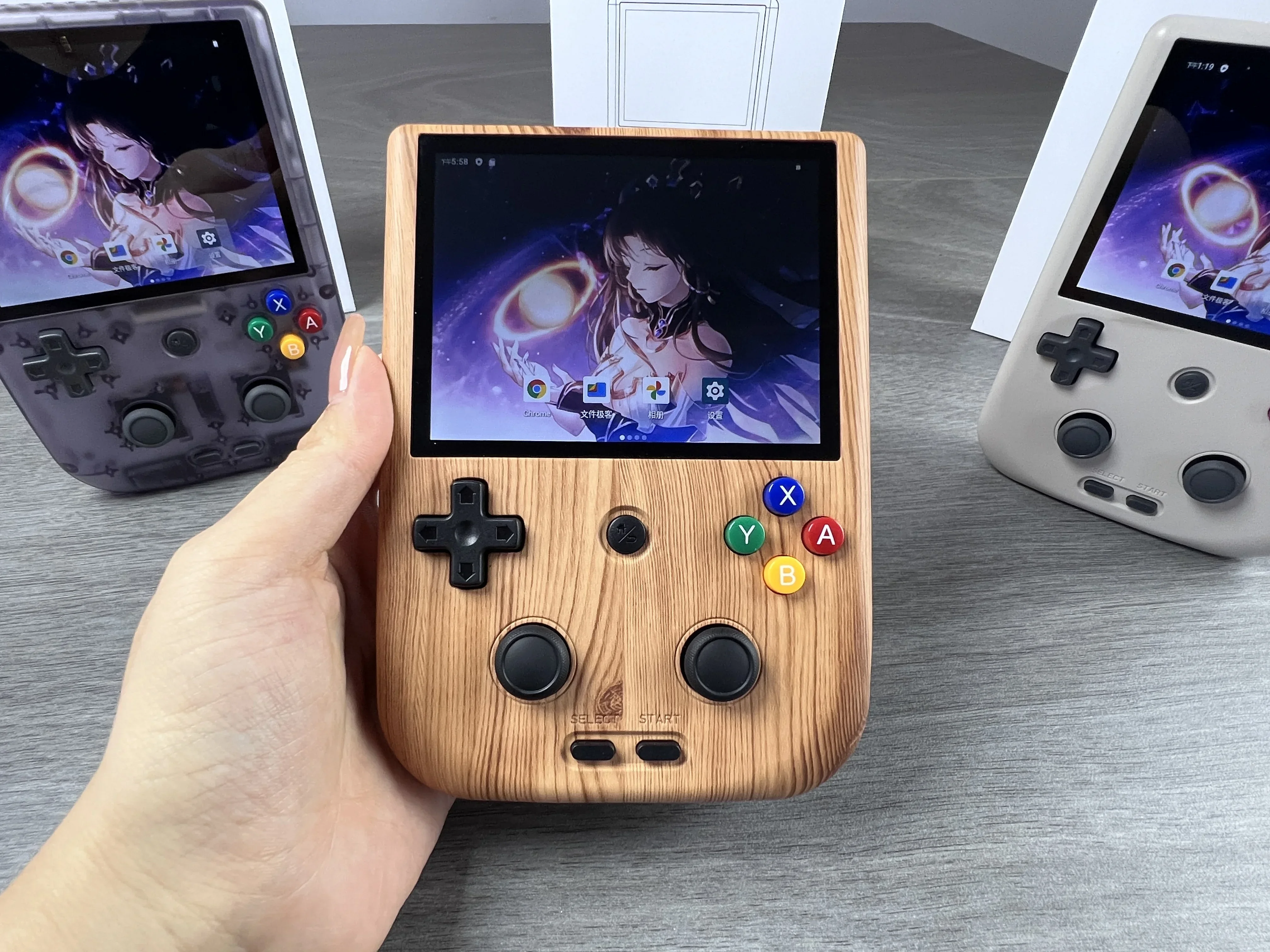 Anbernic's Game Boy-Style RG405V Shows Off Daring New Ergonomic Design