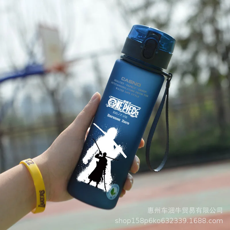 thumbnail image 1 of Botella de agua portátil Liuwei de 560 ml diseño One Piece para deportes al aire libre, 1 of 4