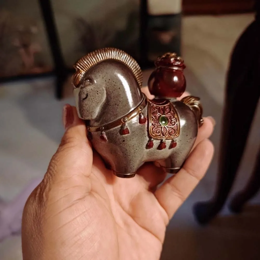 The Tea Favors Tea Pet Horse Sculpture High Temperatures Rotatable Resin Foal Statue Chinese Style Wealth Display