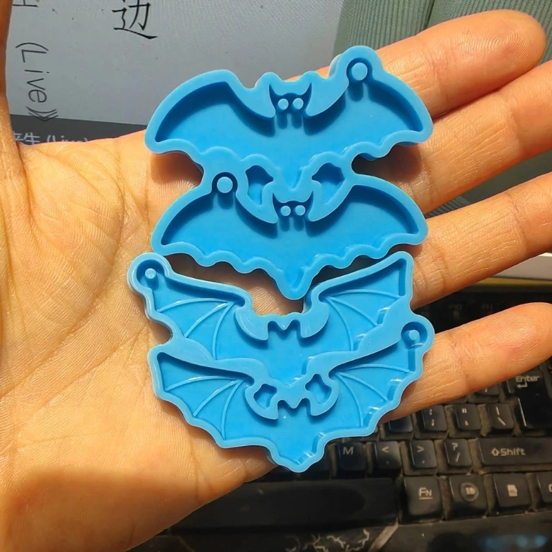 

2 PCS Bat Shaped Pendant Moulds Keychain Mold with Holes Clay Mould Jewelry Tool