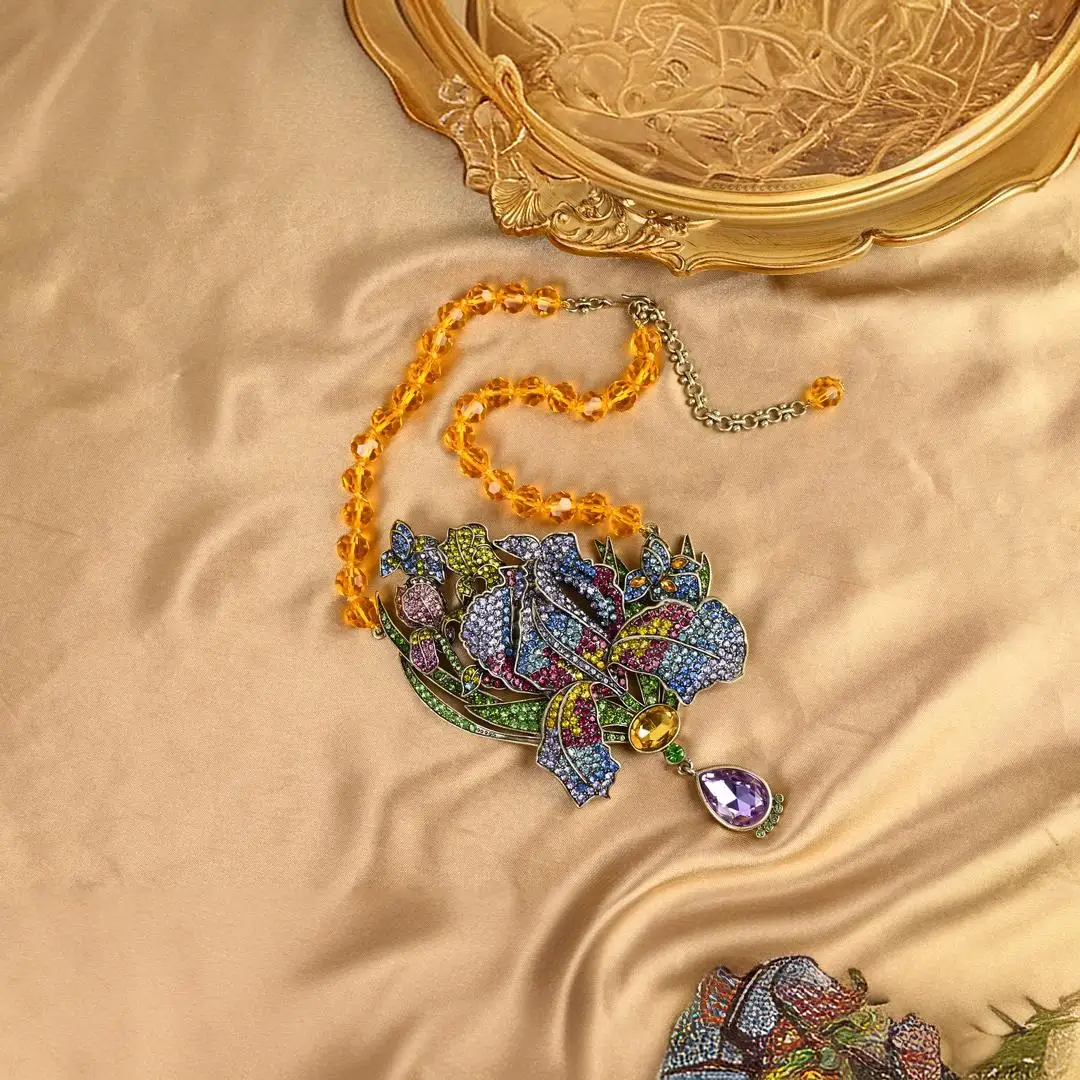 

KF European and American Trend Inlaid with Shiny Rhinestones Transparent Crystal Handmade Beaded Colored Flower Dress Necklace