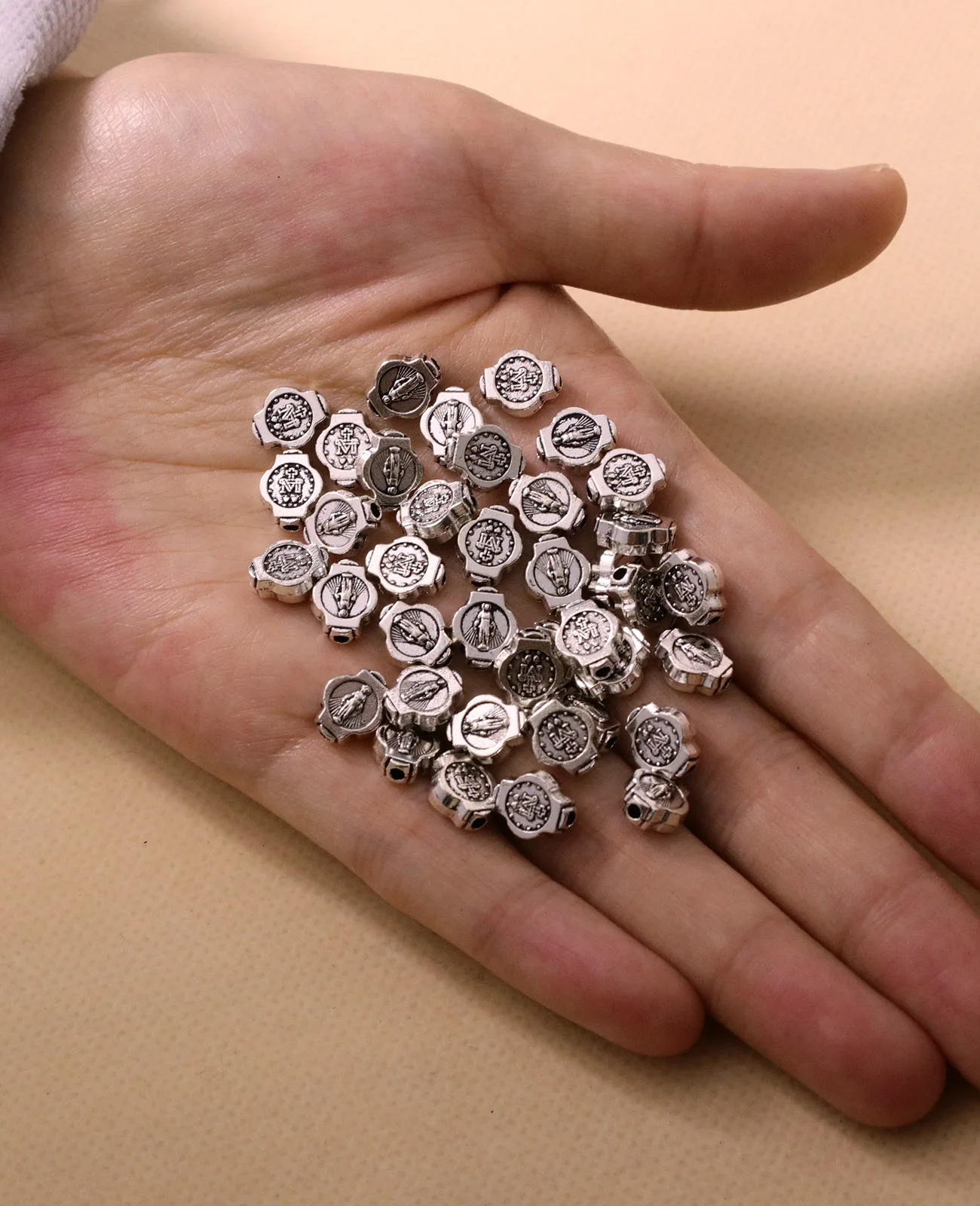 50 Stück urnenförmige Jungfrau Maria Medaillon Milagrosa lose Distanzperlen für DIY Rosenkranz Halskette Armband Schmuckherstellung Teile – Detail 4