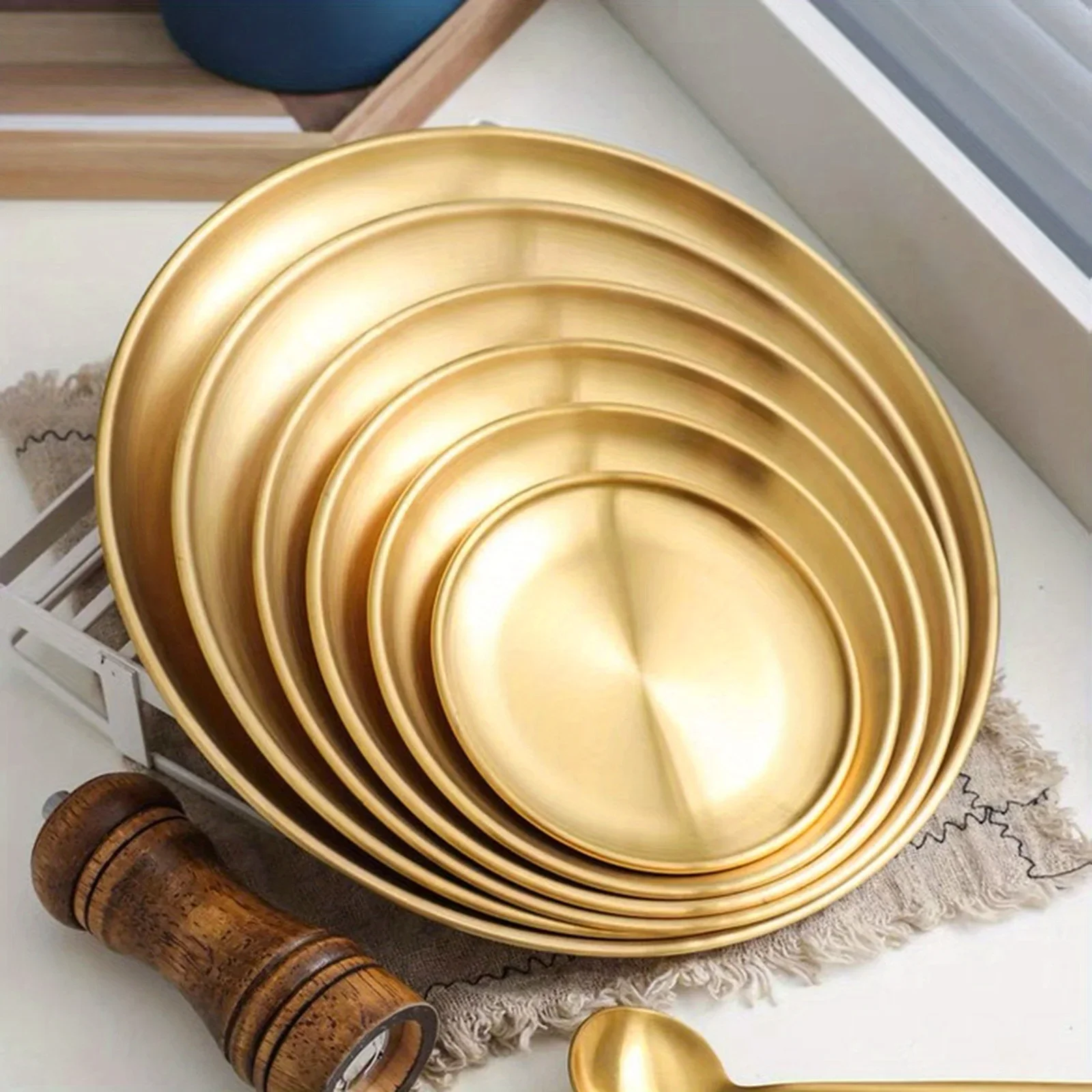 2Pcs/Set Thickened Stainless Steel Golden Round Fruit Plate Cake Plate Bone Tray BBQ Flat Bottom Shallow Tray dining dish cake plate stand