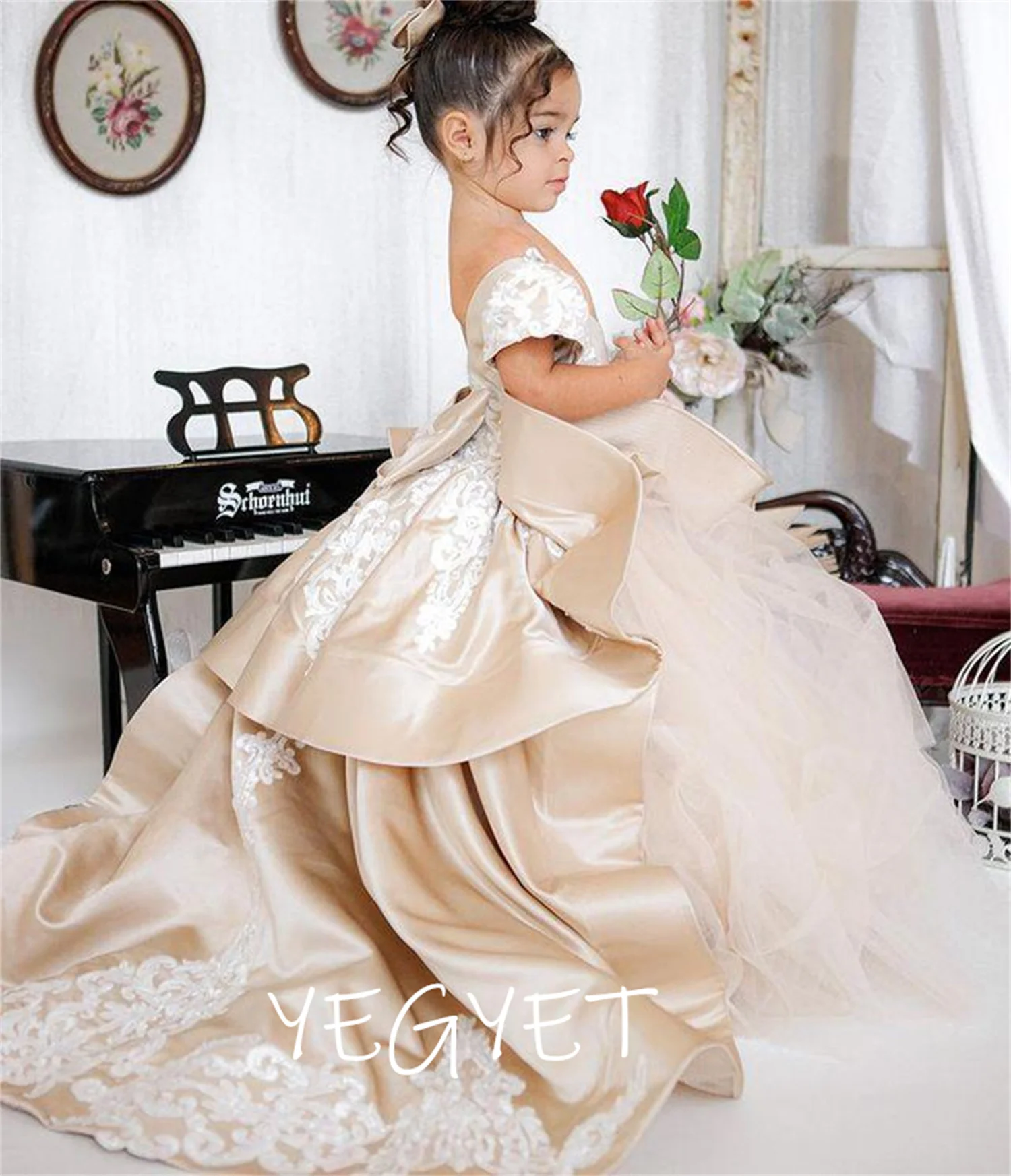 

Formal White Puffy Flower Girls Dresses For Wedding Jewel Long Sleeve Lace Kids Princess Party Gowns Tiered First Communion Gown
