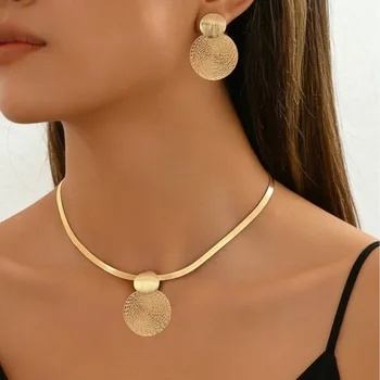 1 set of creative personalized geometric metal disc pendant necklace female exaggerated spiral pattern pendant collarbone chain 1
