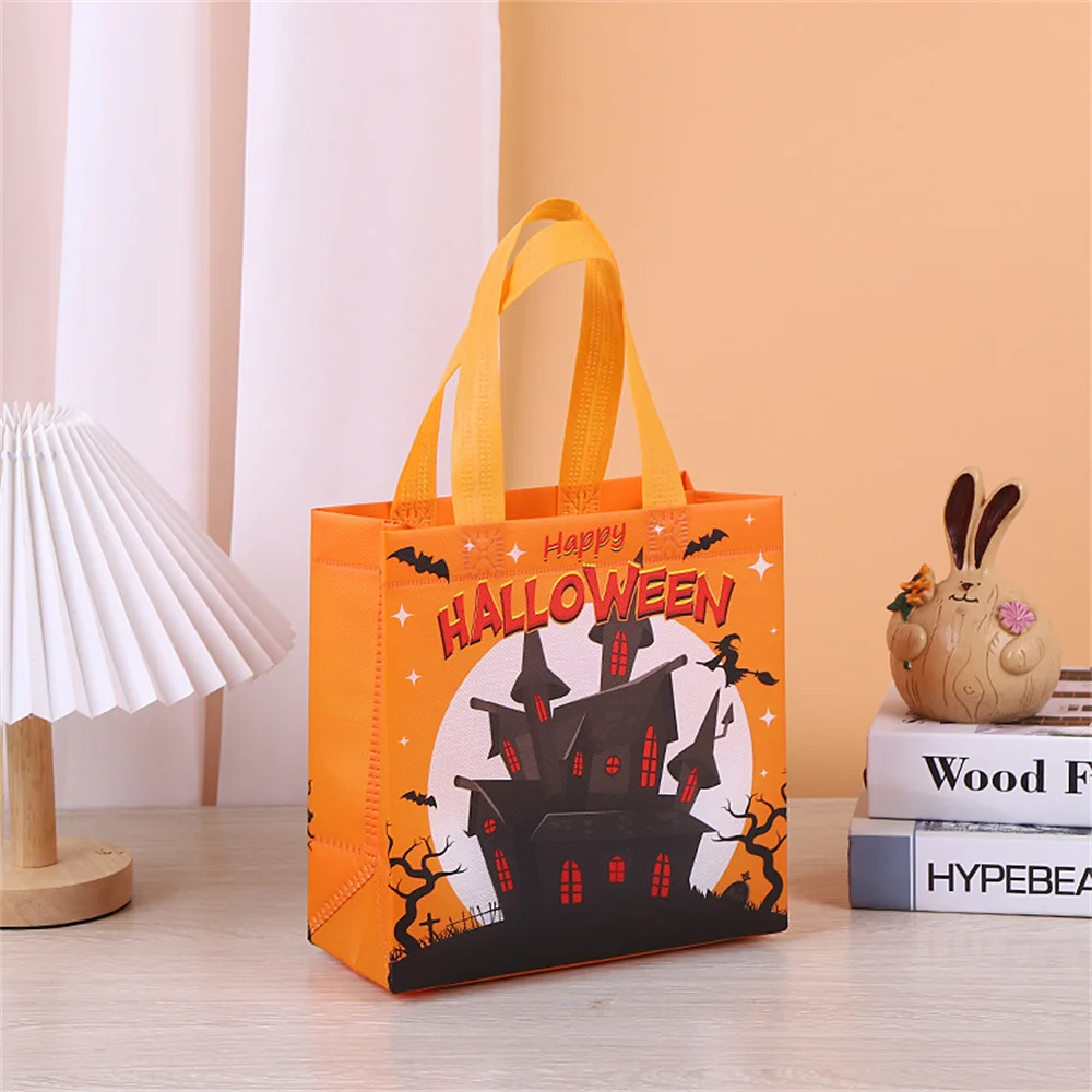 thumbnail image 1 of Bolsa de regalo personalizada de Halloween, telas no tejidas, bolsas de mano para envolver regalos, pedir dulces y suministros para recuerdos de fiesta, 1 of 5