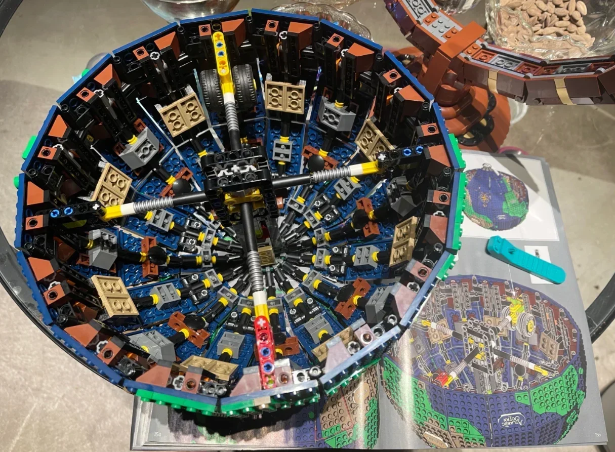 NEW  2585PCS Compatible 21332 Ideas Globe Map Model Building Blocks Bricks Technical MOC Puzzle Bricks Toys for Children Gift 4