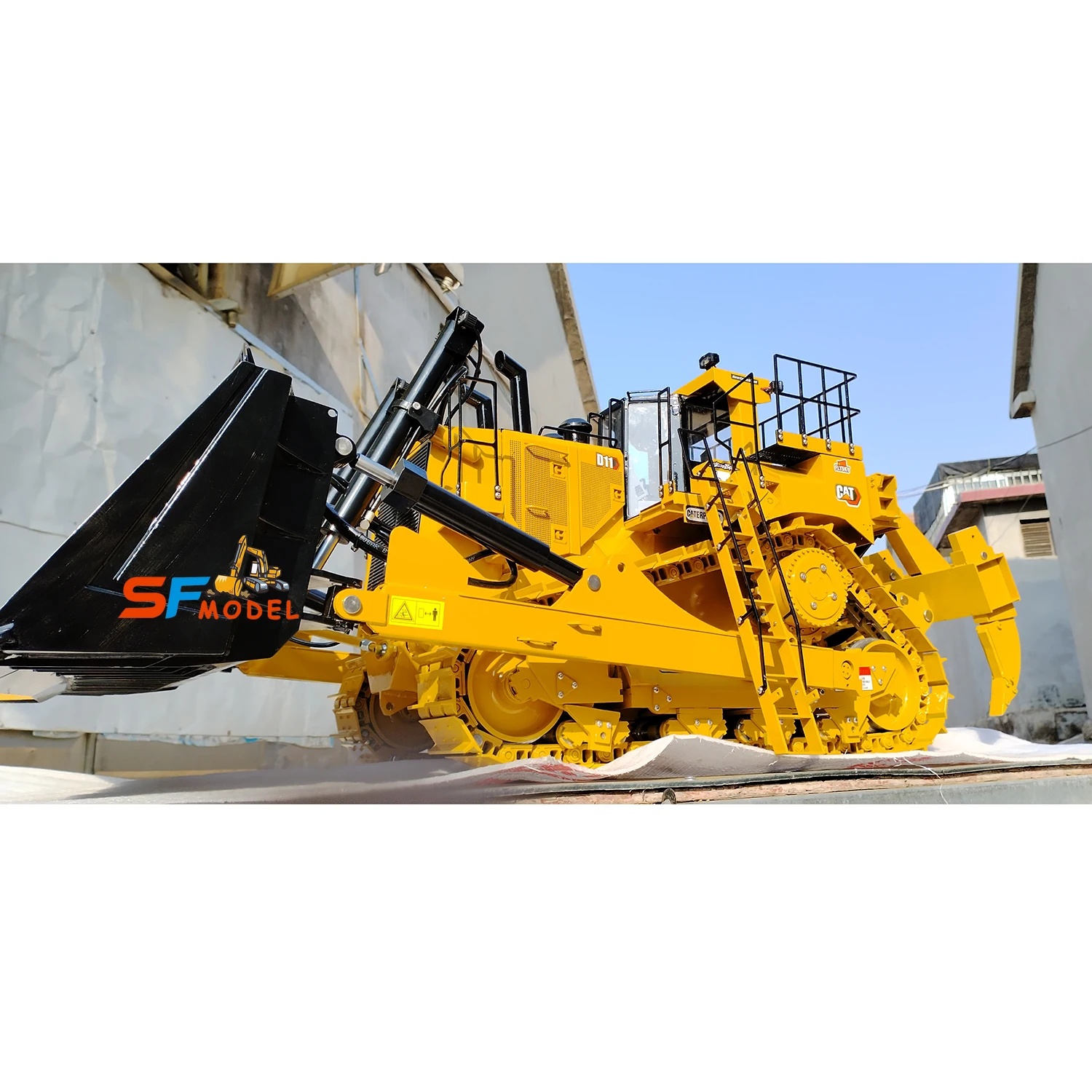 D11T RC Bulldozer 1/10 RC Hydraulic Bulldozer Metal Model with PL18EV Remote Control Engineering Remote Control Truck Boy Toy 2