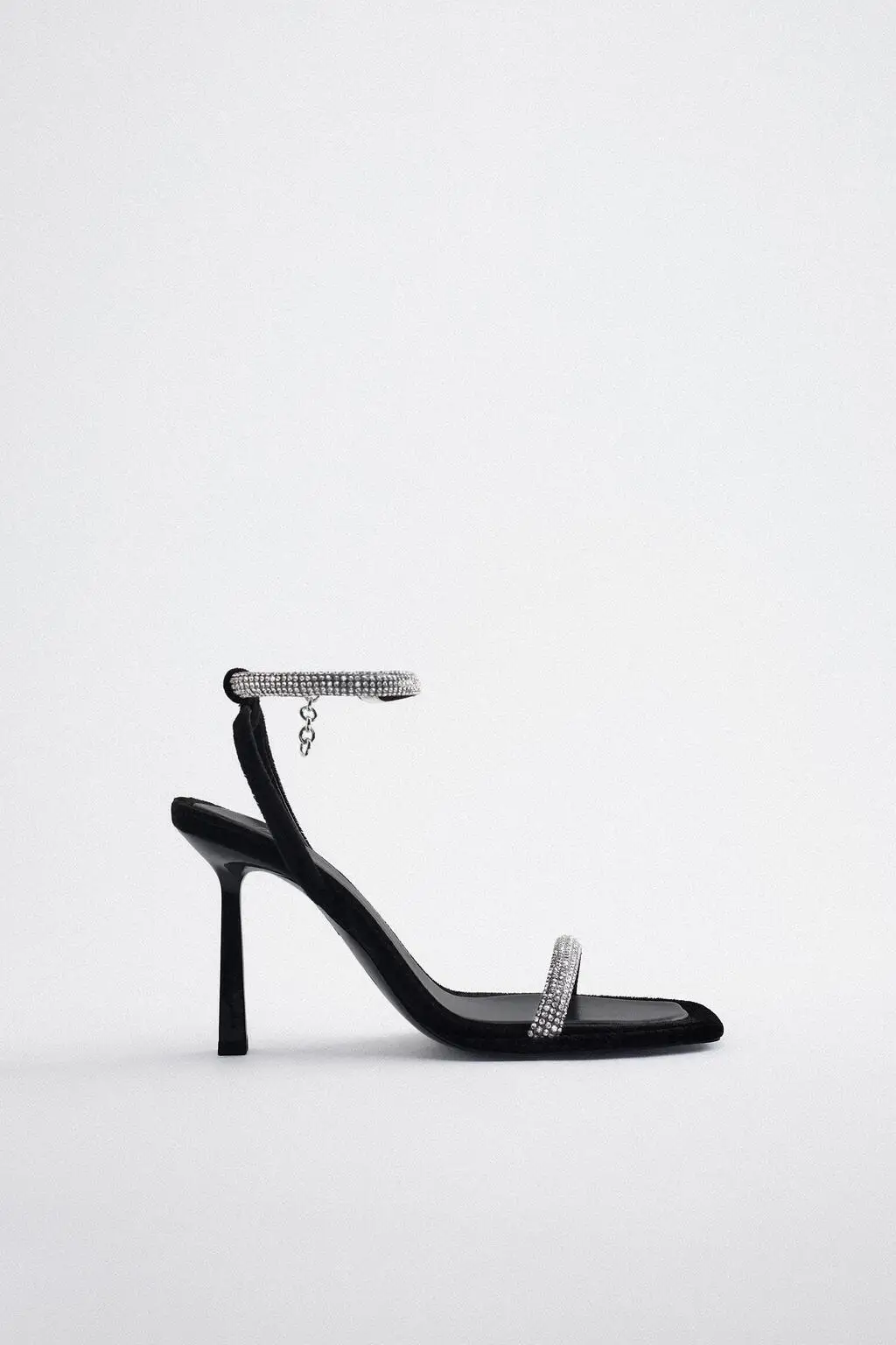 

2023 Summer New Black Bright Light a Word with Velvet High Heeled Sandals Female Square Head Rhinestone Sexy Fine with Sandals