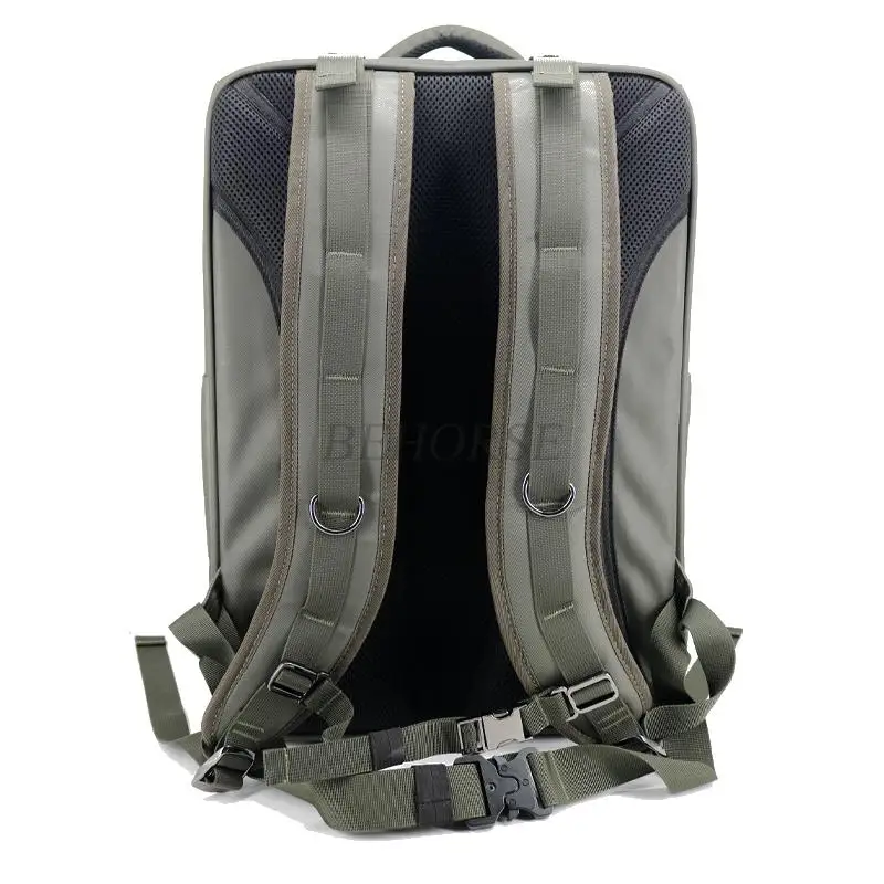 Sac à dos de rangement EVO MAX 4T posé sur une table, étui de transport rigide et imperméable avec fermeture éclair.
