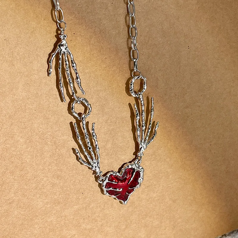 Wine Red Heart Pendant Neckchain Punk Personality Exaggerated Collar Chain Ghost Claw Dark Black Design Female Jewelry
