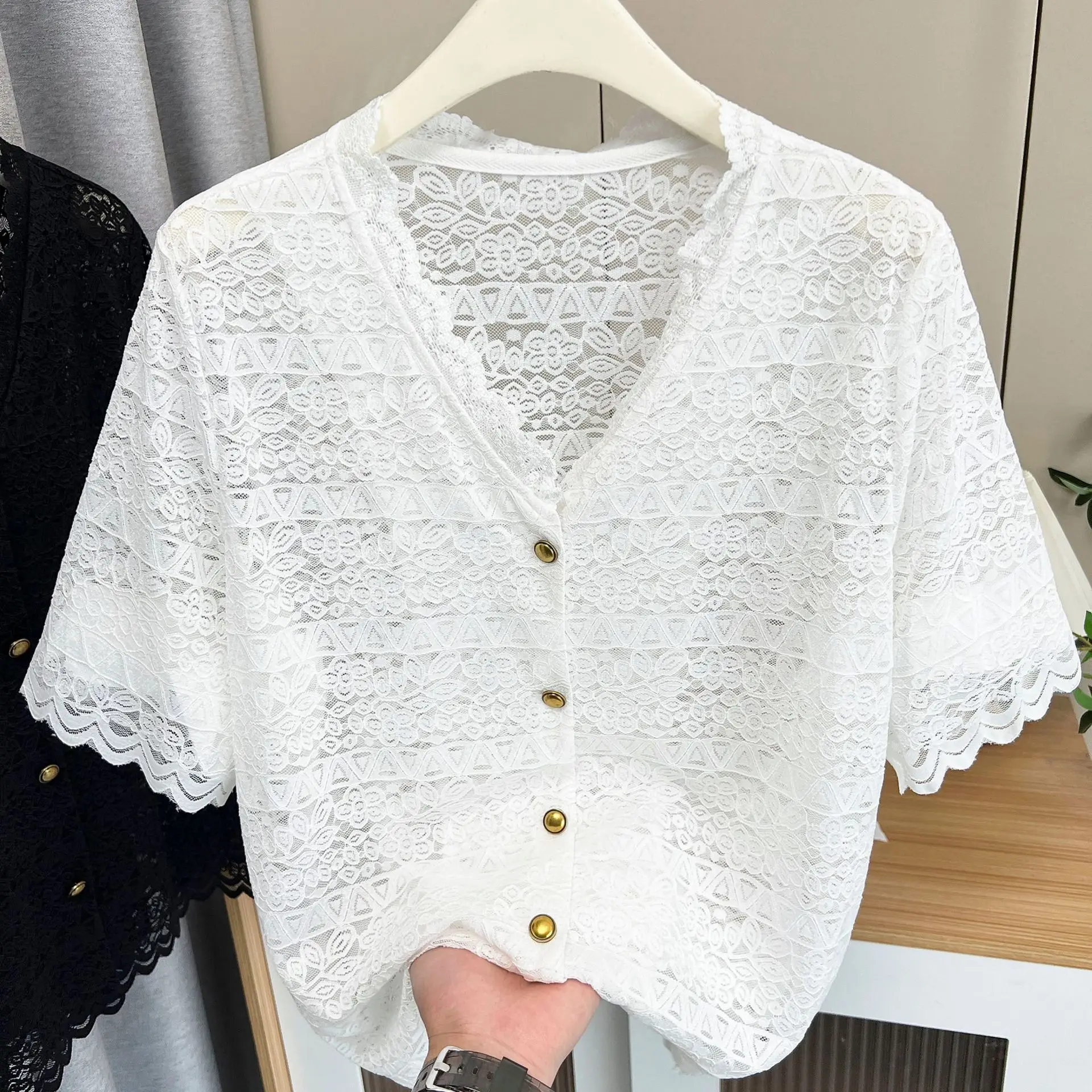 100KG Summer Blouses New Stylish And Elegant V-neck Lace Short Sleeved Plus Size Women's air-conditioned Shirt 2510