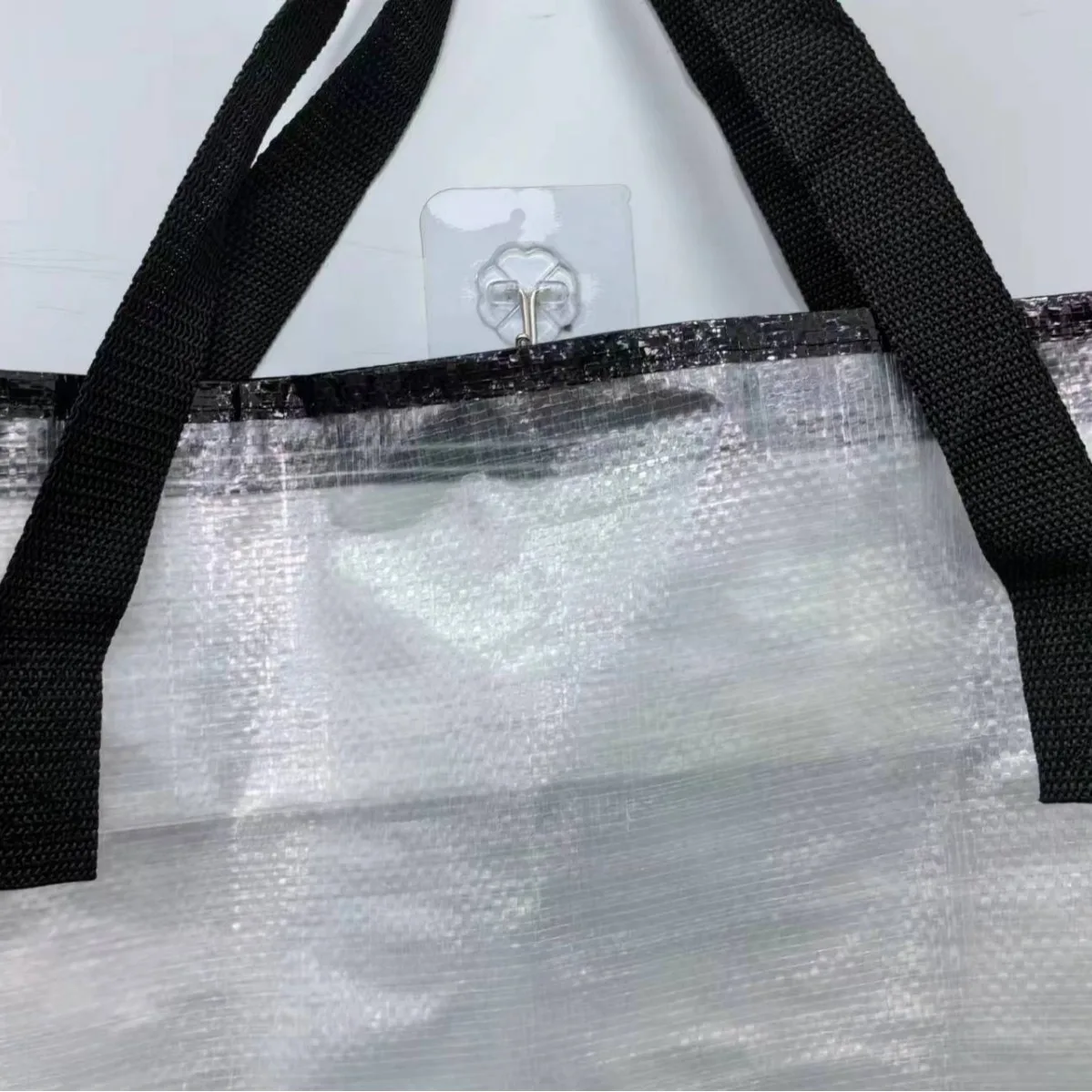 Use The Side Zipper Fully Transparent PP Film-covered Woven Oversized Storage Bag Luggage and Clothing Packing Bag. 4