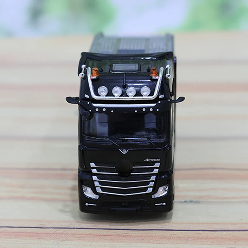 GCD 1:64 Actros Gigaspace 4x2 Sattelzugmaschine Alloy model