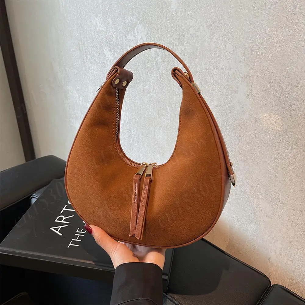 Borsa Hobo Donna In Finta Pelle Scamosciata Con Frange E Stampa Leopardata - A Tracolla, Versatile, Con 2 Cinghie, Misura 26x36 Cm - 2