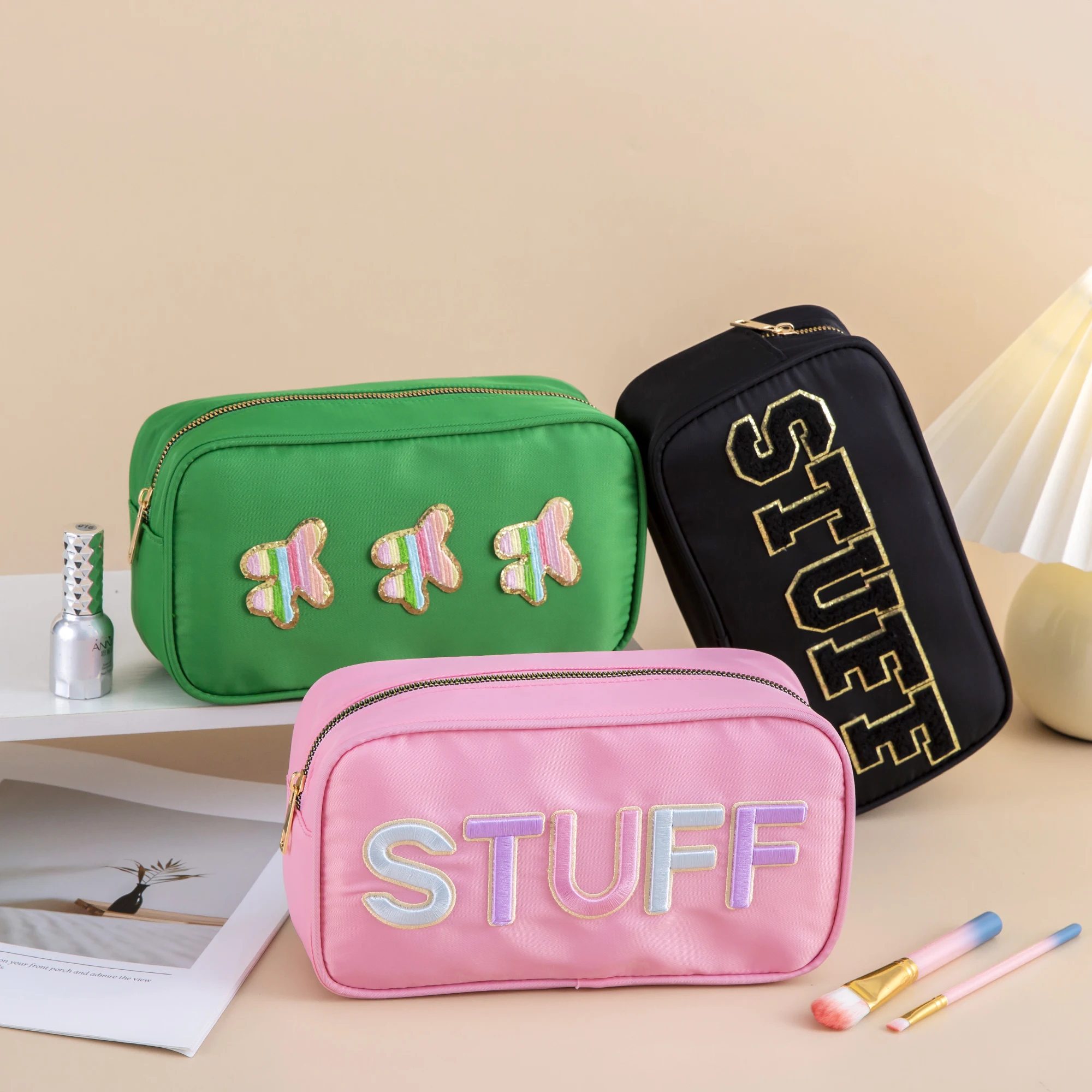 

Women Travel Personalized Gifts Initial Cute Preppy Patch Makeup Bag Nylon Organizer Zipper Stuff Cosmetic Bag Toiletry Pouch