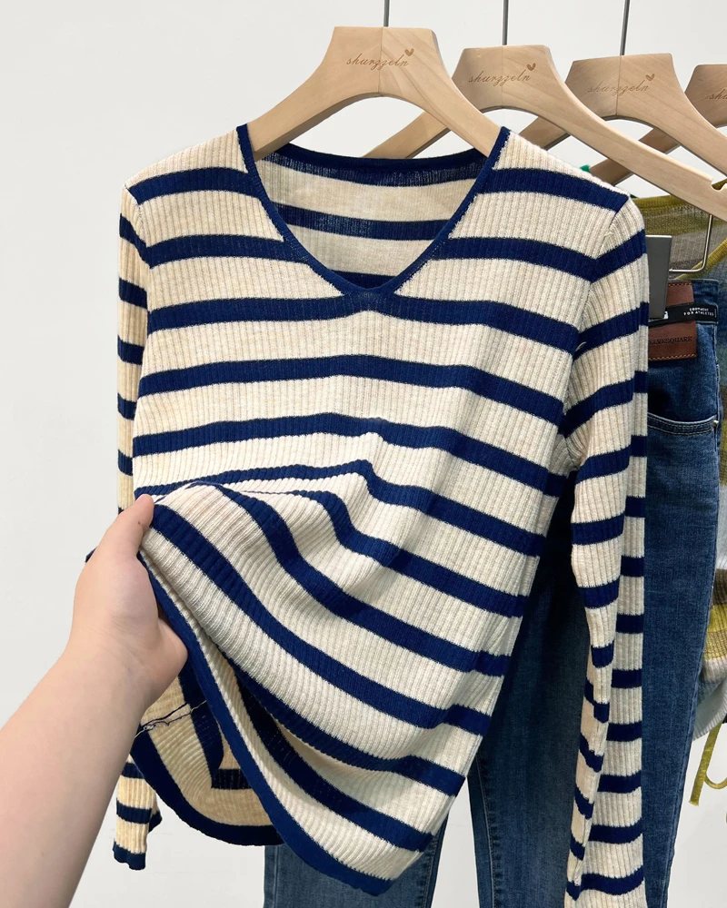 

Spring and Autumn French Style V-neck Long Sleeved Block Color Striped Knit Shirts for Women Fashion Female Sweaters Pullovers