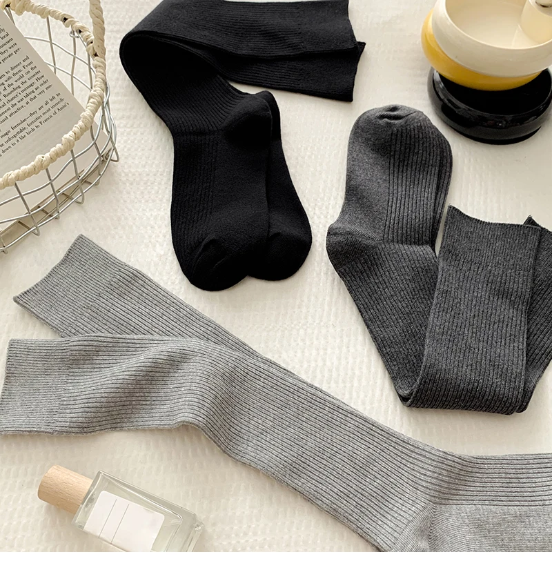 Description Picture 3 of itemFashion Women Stockings New Autumn Solid Color Casual Plain Knee High Socks Women's Japanese Style Loose Long Socks Female Comfy