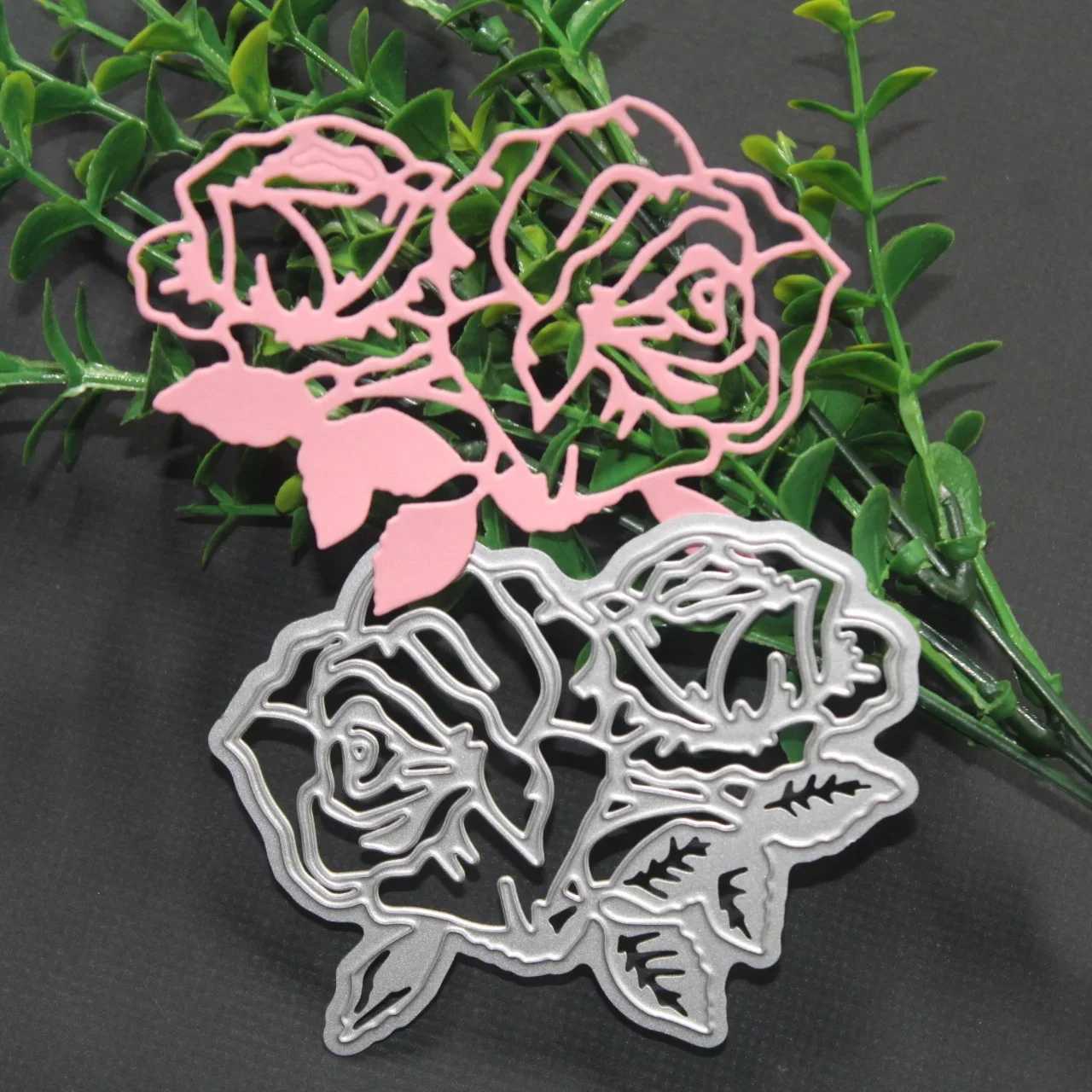 Fustelle Metalliche Per Scrapbooking – Stencil Rosa E Fiori In Acciaio Al Carbonio, 9,2 Cm, Per Biglietti E Album - copertina