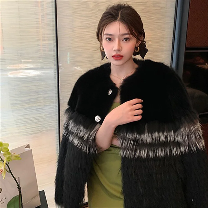 Рисунок 2 - Женское зимнее теплое пальто из лисьего меха