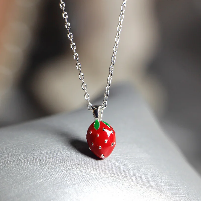 

Fashion Sweet Small Strawberry Shape Necklace S925 Sterling Silver Necklace for Women