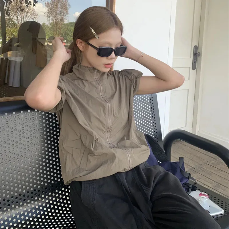 American Vintage Sports Jackets Women Mountaineer Short Sleeve Sun-proof Coat Female Summer Thin Zipper Quick Drying Jacket 2
