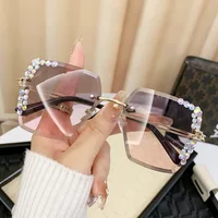 1 paire de lunettes à verres dégradés carrés sans cadre pour femmes à la mode avec décoration en cristal et matériau métallique 2