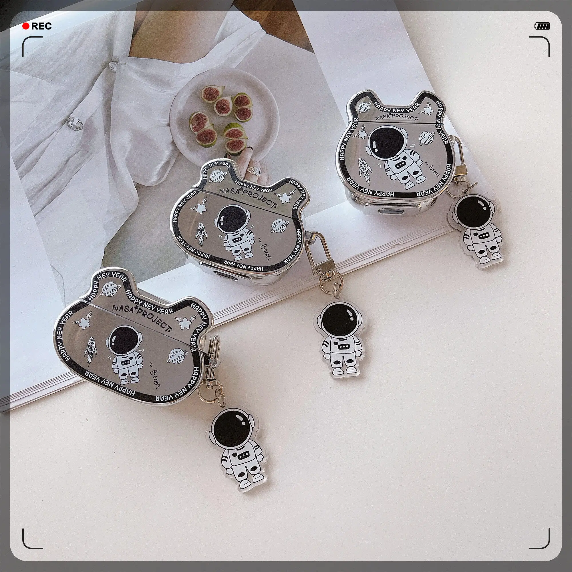 

Electroplating Cartoon TPU Wireless Bluetooth Case Bear Head Spaceman Pendant Earphone Shell for Airpods2 Airpodpro Airpods3