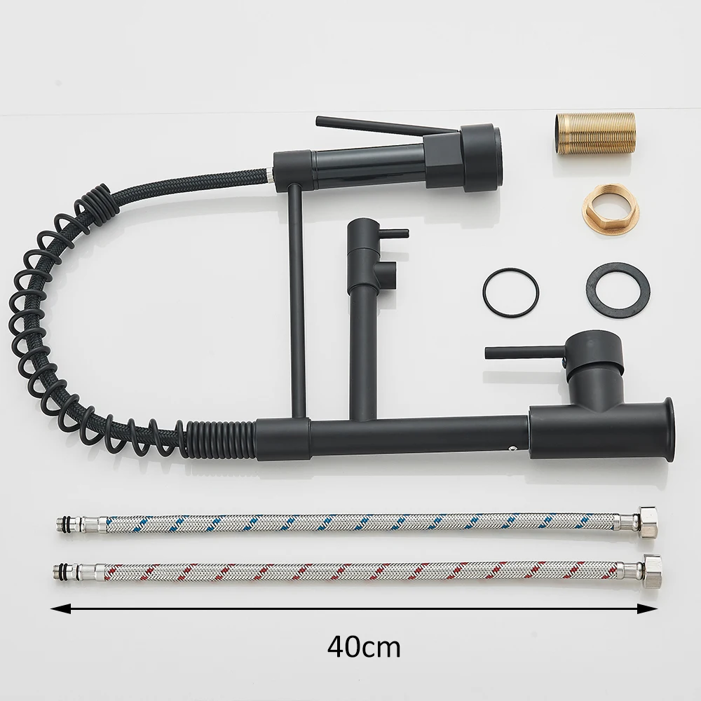 Dettaglio della doccetta estraibile in cucina moderna