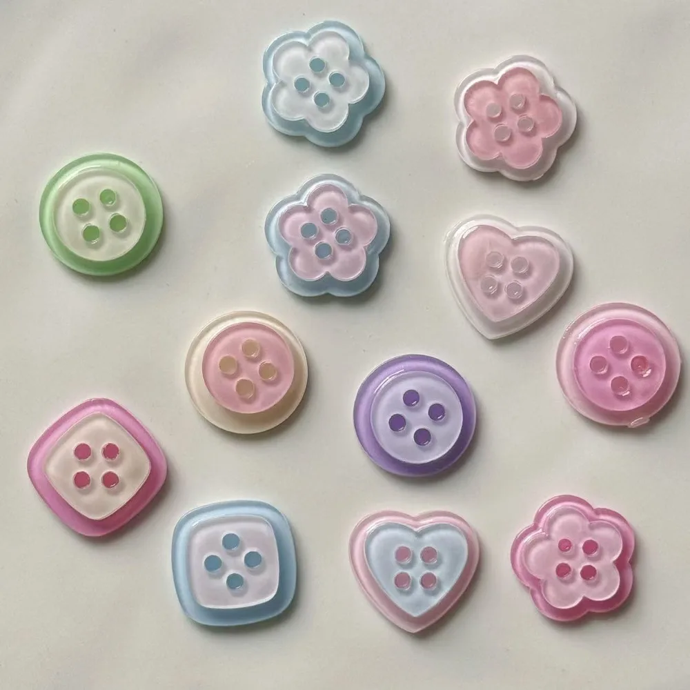 12pcs 하트 버튼 신발 참 꽃 버튼 여성용 신발 액세서리 여름 슬리퍼 가든 신발 DIY 선물