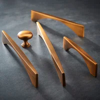 ลูกบิดประตูห้องครัวและตู้เสื้อผ้าแบบคลาสสิคลิ้นชักลิ้นชักทองเหลืองทองเหลืองทองเหลืองทองเหลืองด้ามจับตู้โบราณแบบคลาสสิก 2