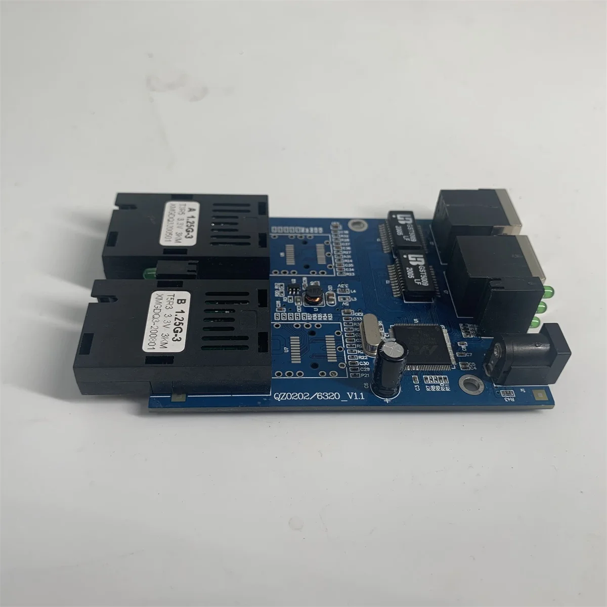 10/100/1000M Gigabit Ethernet Switch Ethernet Fiber Optical Media Converter Single Mode 2 RJ45 UTP and 2 SC